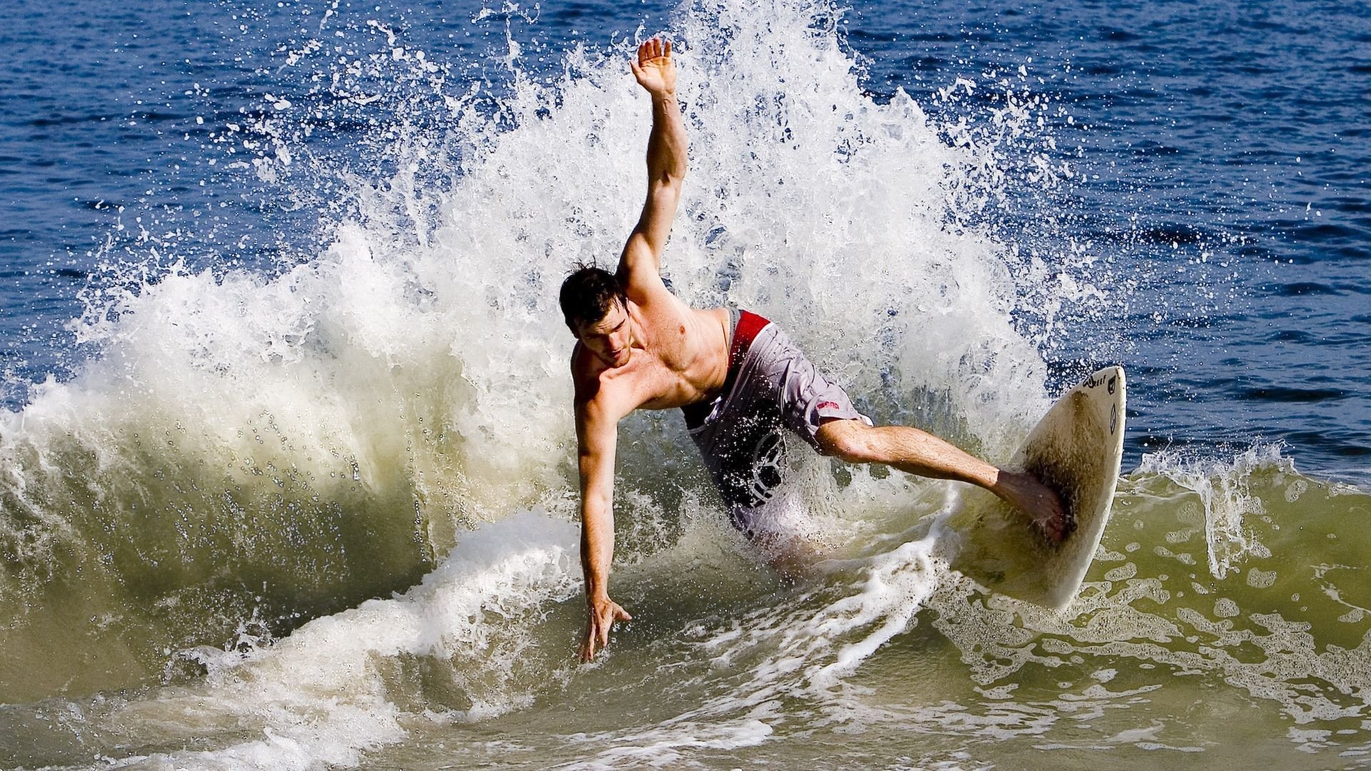 同曦队球队防守强度持续提升,同曦队球员